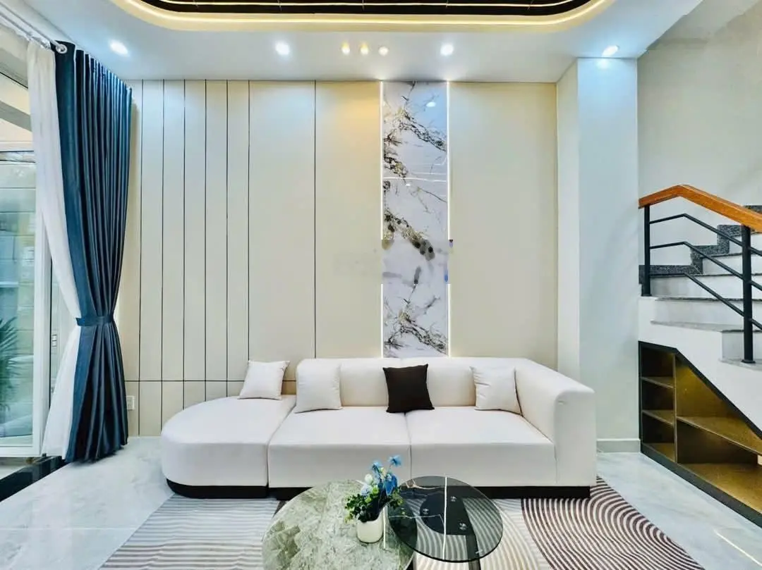 Bán gấp nhà đẹp Sư Vạn Hạnh, P12, Q10. Xây 1 trệt 2 lầu, 80m². Hẻm oto 5m, ra Vạn Hạnh Mall 3 phút