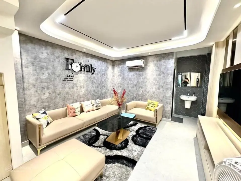 Xe hơi ngủ nhà - khu vip thành thái -q10 - 4x15m - 4 tầng-vừa ở vừa kinh doanh - sát mặt tiền đường