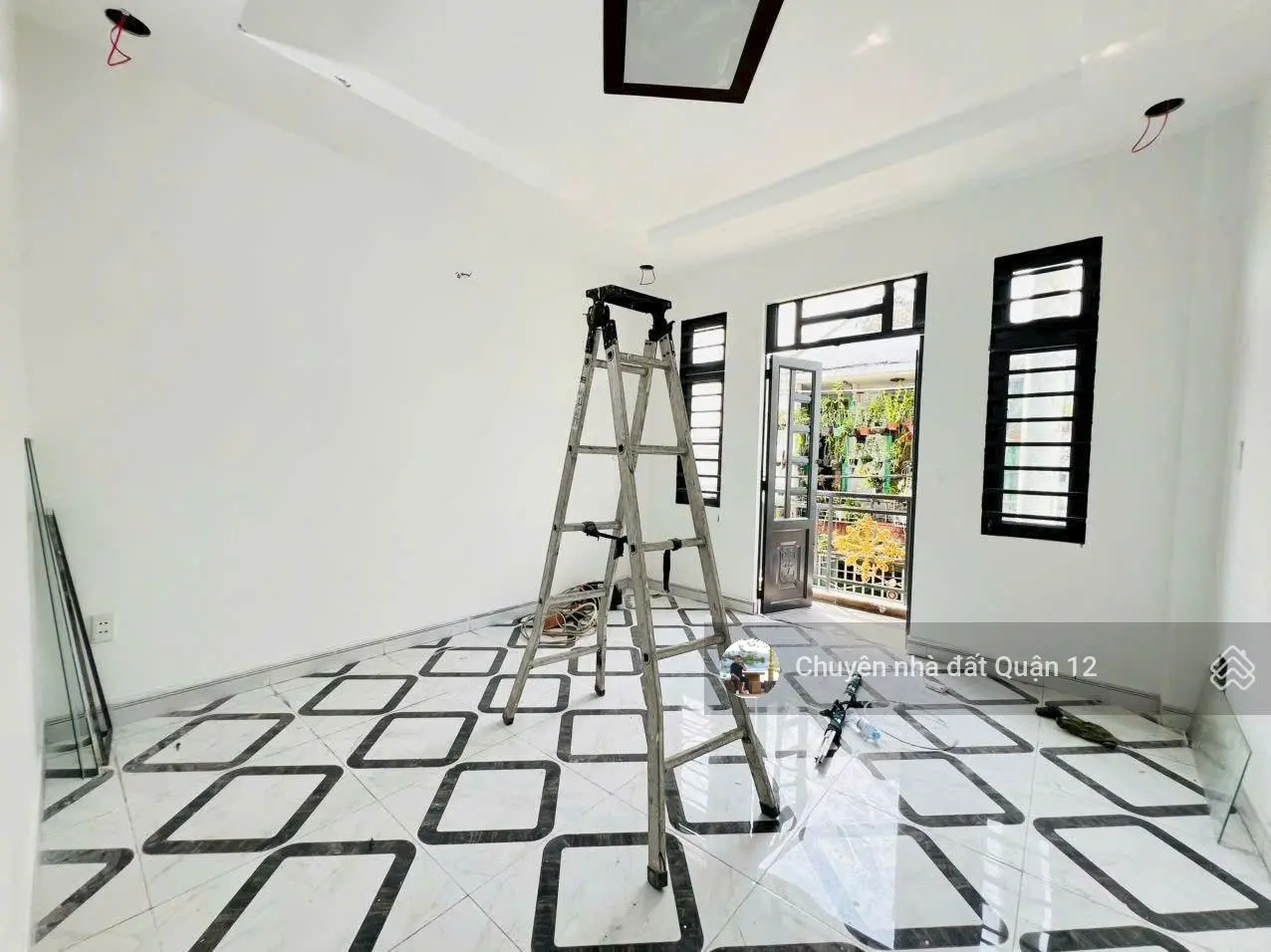 Nhà phố 4m x 18.. 3 tầng hẻm xe hơi Đường Hiệp Thành 13