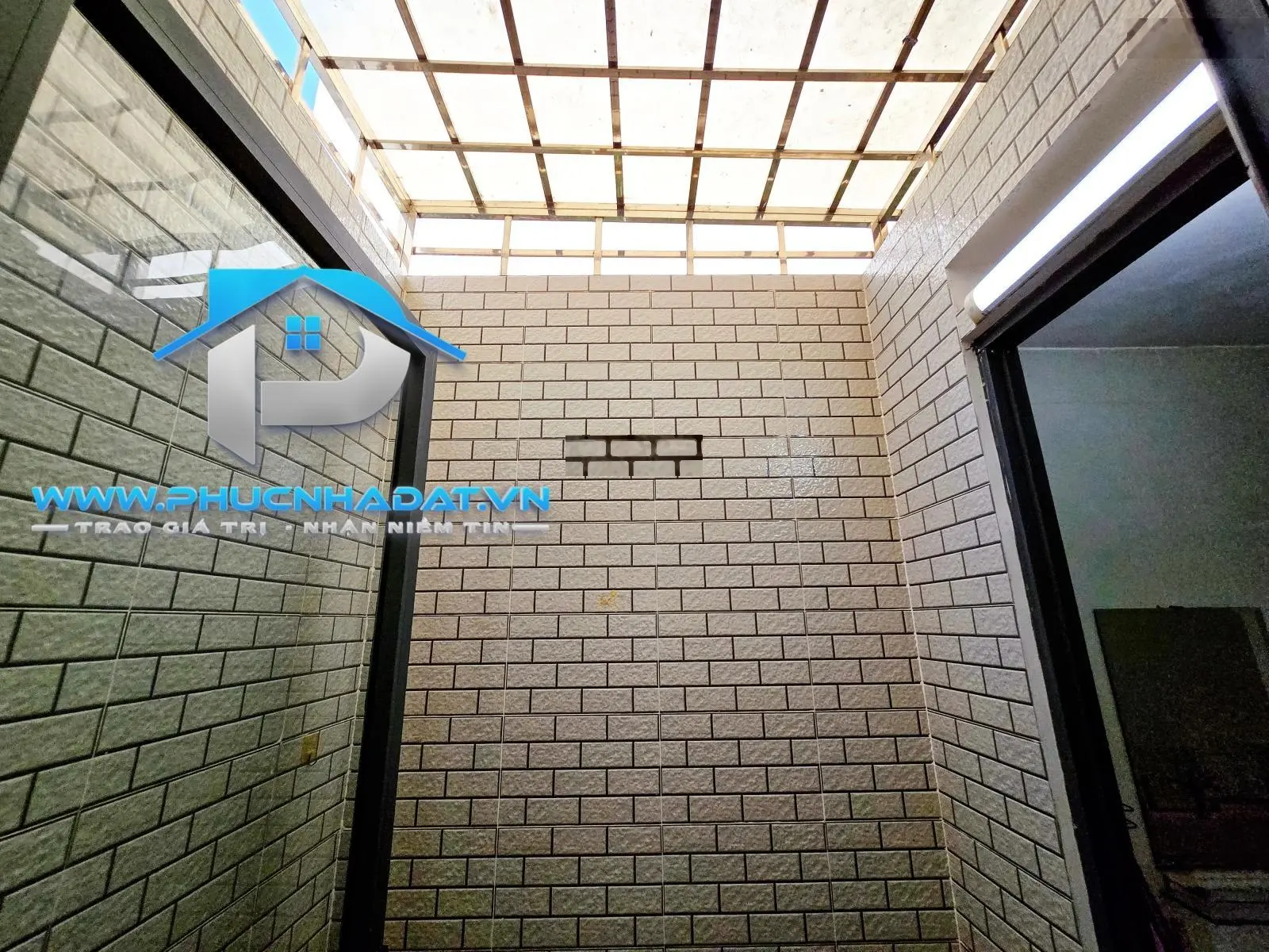 Bí quá Anh Lý xả hàng căn nhà phố hiện đại đường xe hơi Đào Tông Nguyên Nhà Bè - Giá 6.3 tỷ, 4x14m