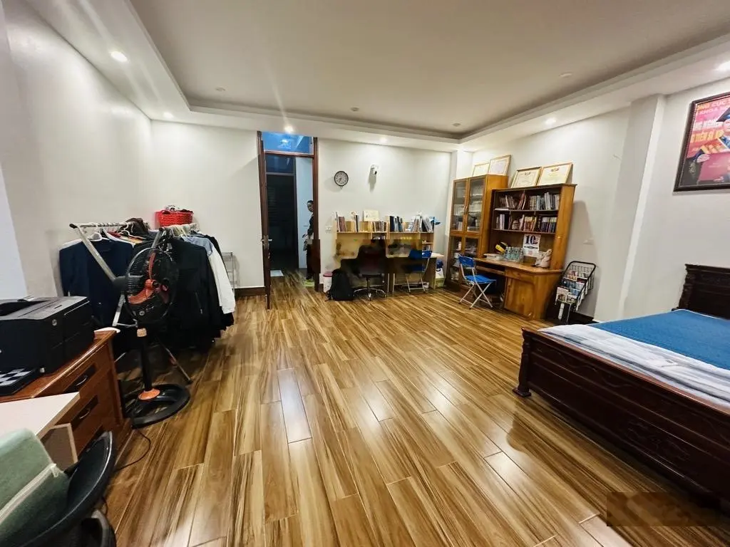 SIÊU PHẨM Nhà Phố Hoa Lâm, kinh doanh, 2 thoáng, vỉa hè Nhà đẹp tặng toàn bộ nội thất sịn