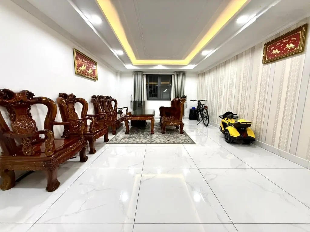 Chủ ngộp bank - giảm sâu chỉ còn 6,2 tỷ nhà đẹp 4,2x16m - khu phân lô đồng bộ - đường 12m có lề