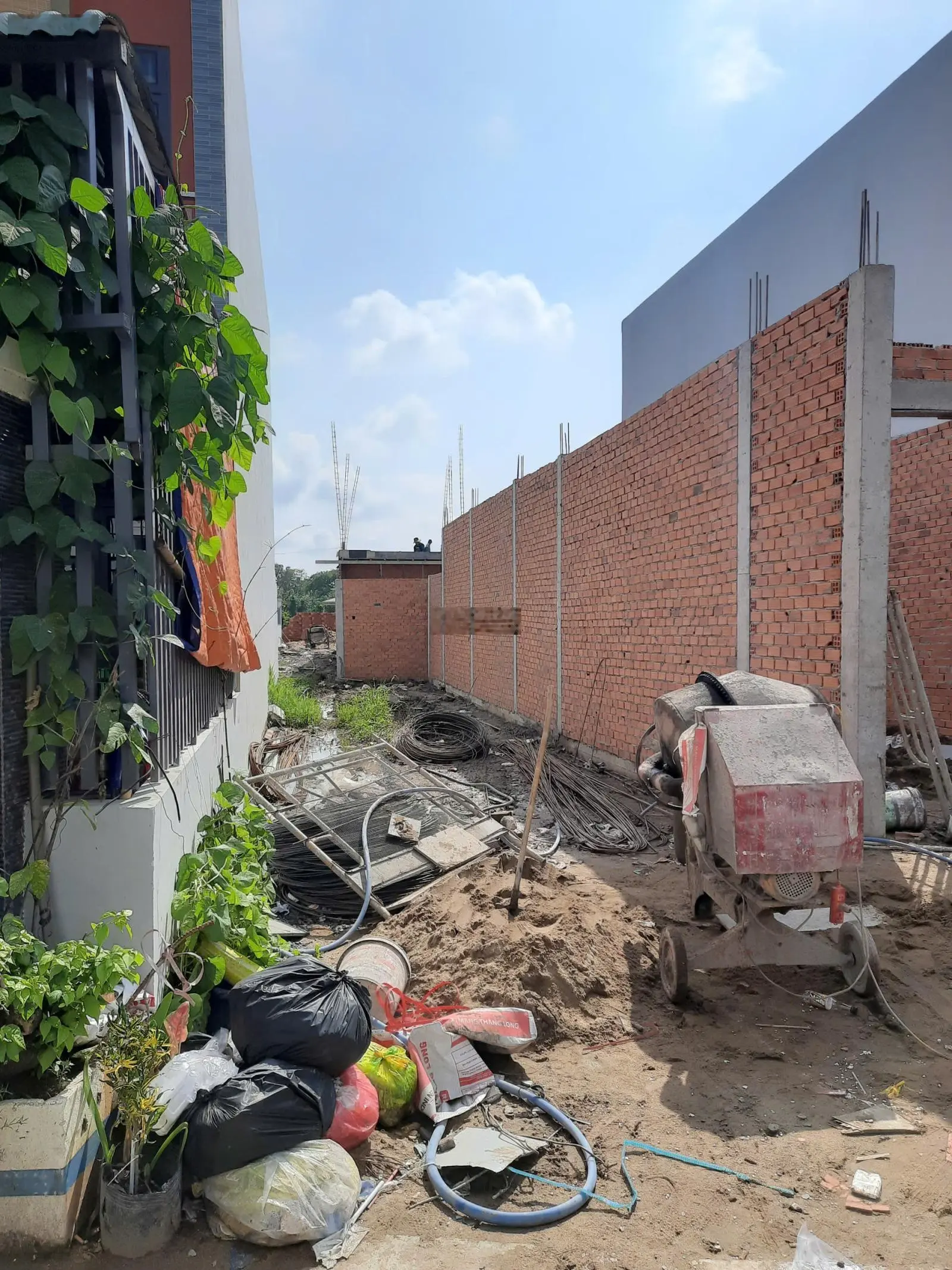 Đất thổ cư xây dựng tự do hẻm xe hơi khu công nghiệp Cầu Tràm. LH: 0776 790 ***