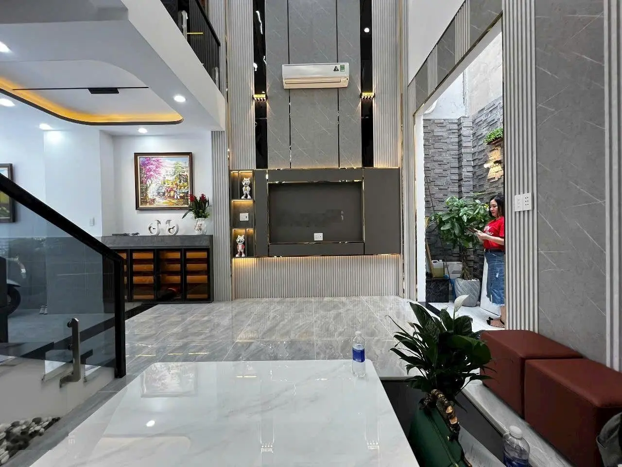 Nhà mới xây thiết kế hiện đại xe hơi ngủ trong nhà đường Huỳnh Tấn Phát - TT Nhà Bè