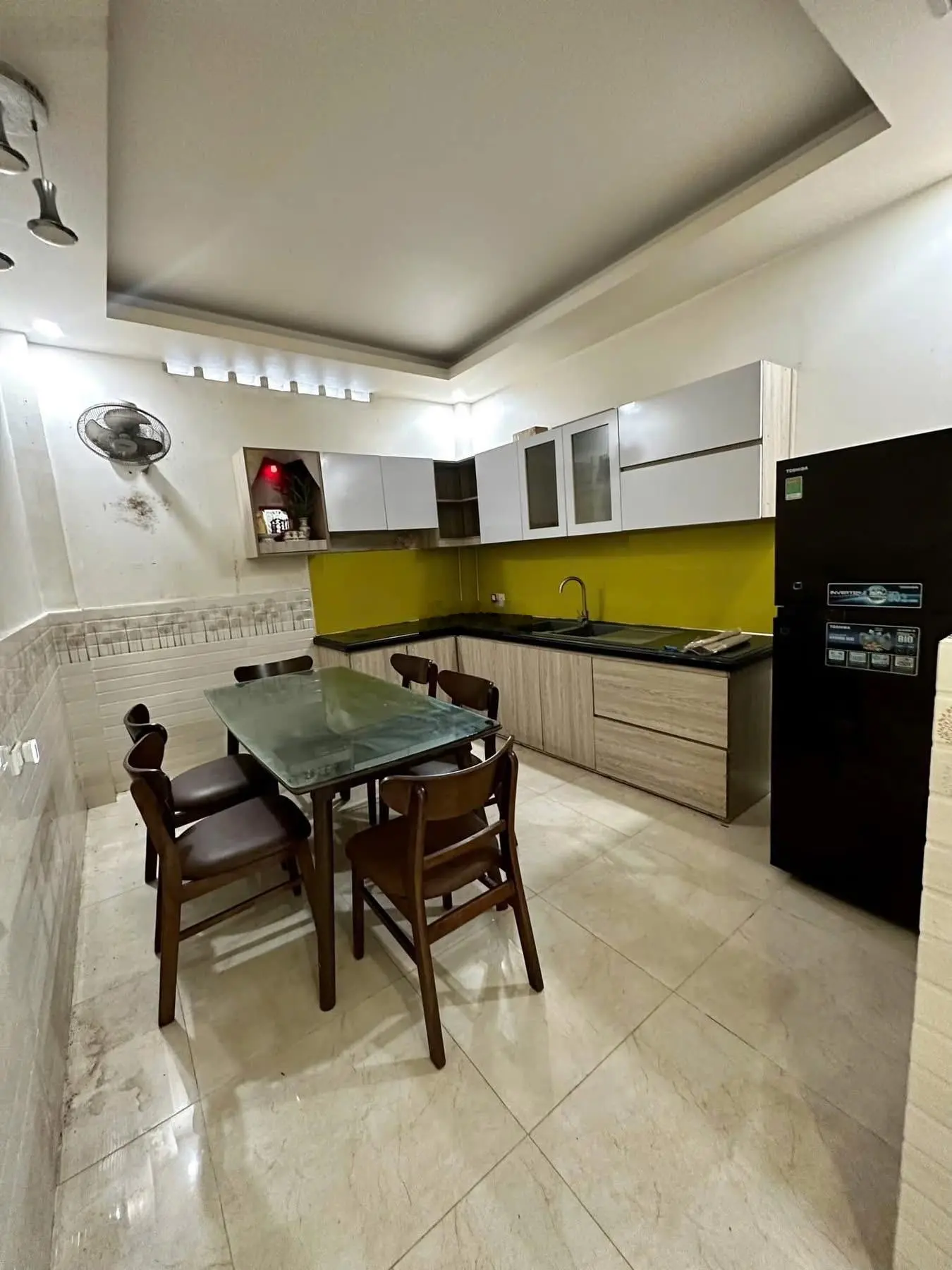 Bán nhà mặt tiền Nguyễn Hữu Huân 2 tầng