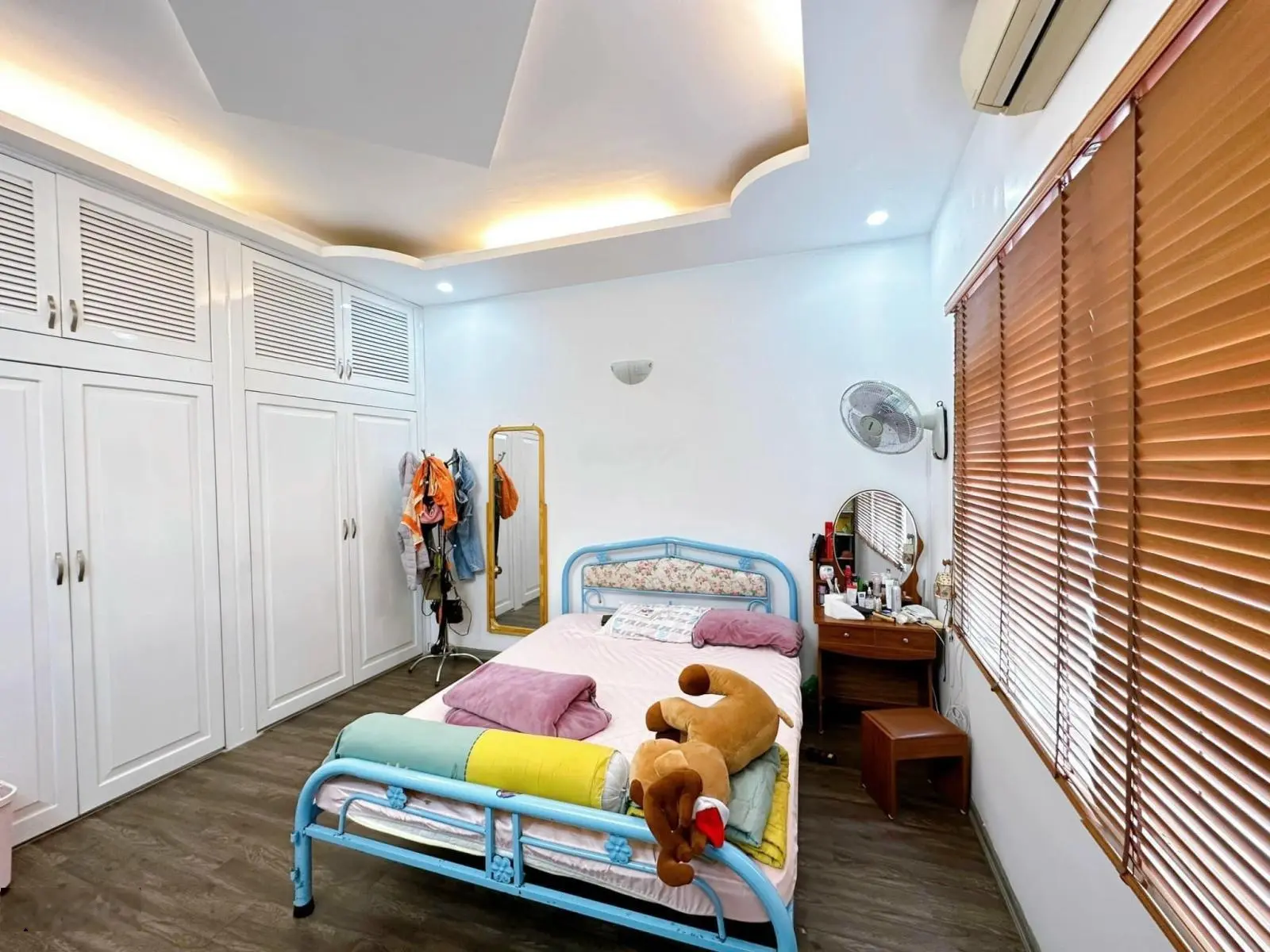 Bán nhà ngõ 210 Võ Chí Công - Tây Hồ - ngõ thông - ô tô - full nội thất - 2 mặt thoáng