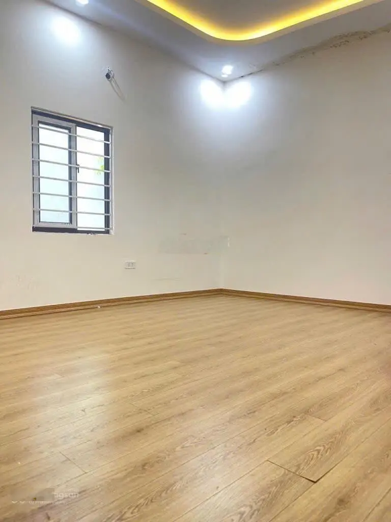 Bán nhà phố trạm long biên thông ô tô đỗ cửa dt 32m 5t giá 5.68 tỷ lh 0988009316 xem nhà ngay