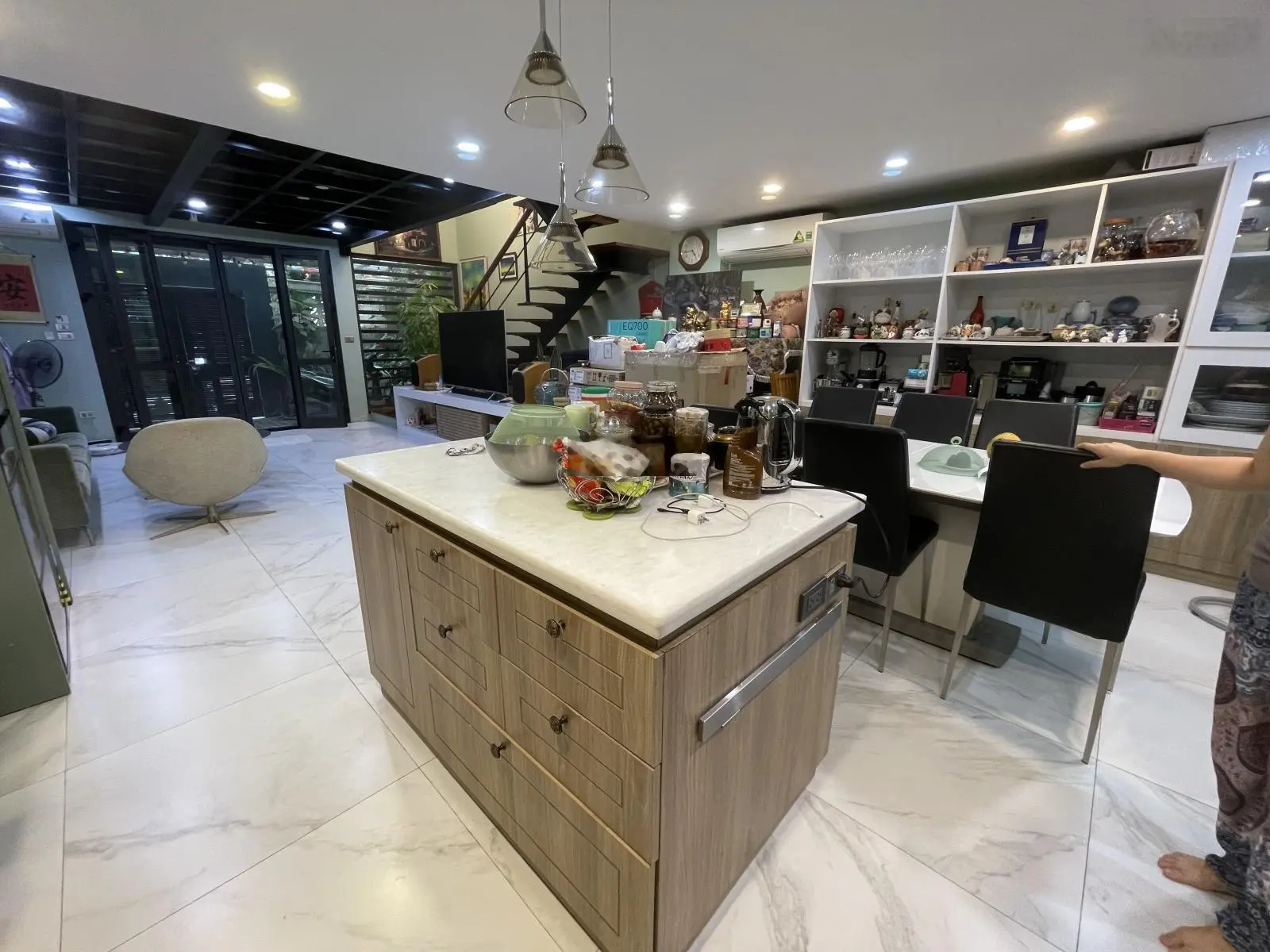 Căn nhà đẹp 3 ngủ ngõ xe hơi tránh nhau ở khu Âu Cơ, Tây Hồ bán giá rẻ