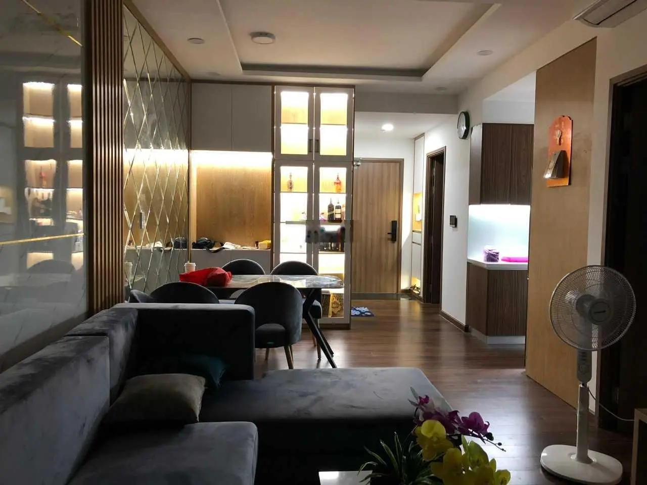 Bán căn hộ mặt tiền Võ Văn Kiệt giá 3tỷ4 - 80m2 Full nội thất thanh toán trước 1tỷ1 nhận nhà