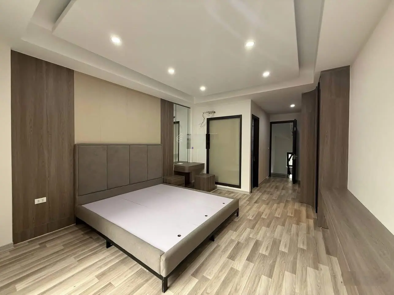 Chỉ 14 Tỷ,Bán Nhà Ngoại Giao Đoàn,Xuân La,Tây Hồ - m52M2 -6 Tầng -Thang Máy- Ô Tô Đỗ Cửa-2 Thoáng.