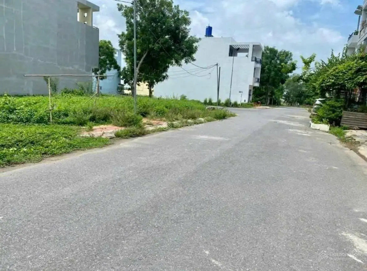 Kẹt tiền bán đất 120m2 SHR tại đường D10, Phường 7, Trà Vinh gần GO! Trà Vinh, full thổ cư