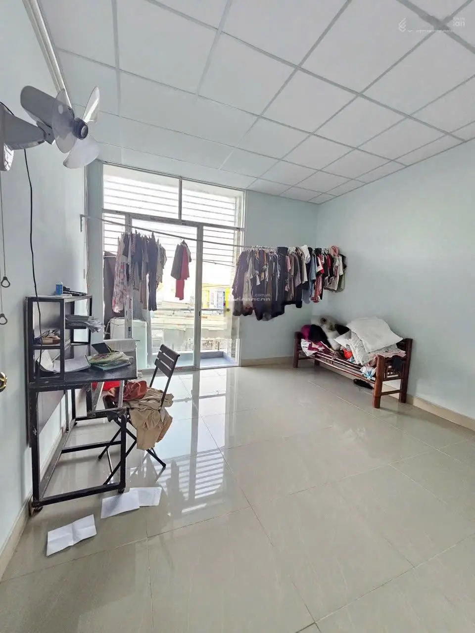 Bán gấp căn nhà ngay chợ Bình Chánh 5x20 đang cho thuê bán cửa hàng điện nước 20tr/tháng giá 1tỷ125