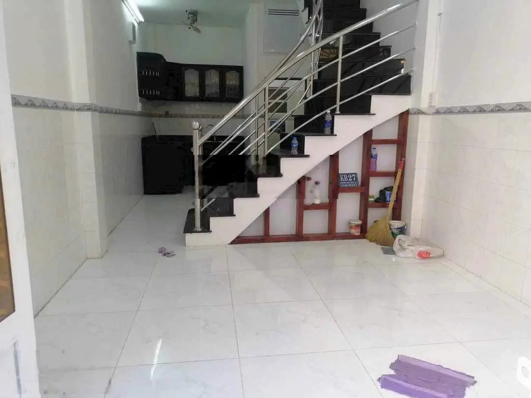 Bán nhà sổ hồng riêng - 2 lầu - đ.trần xuân soạn - không bị ngập nước.