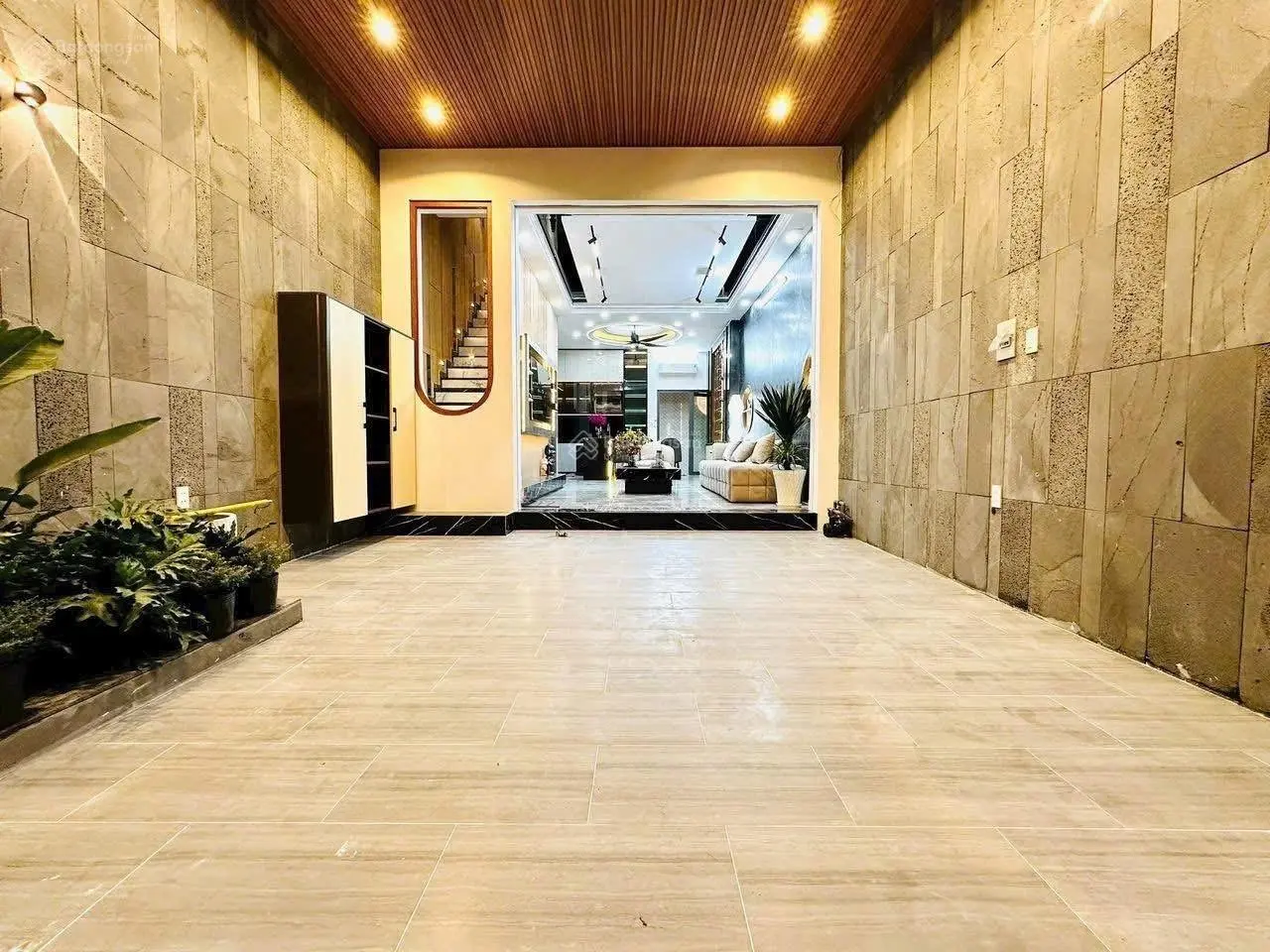Hốt bạc nhà bán gấp cho thuê tại Lê Đại Hành, 3,55 tỷ, 59,3m2, sổ riêng chính chủ hẻm xe hơi