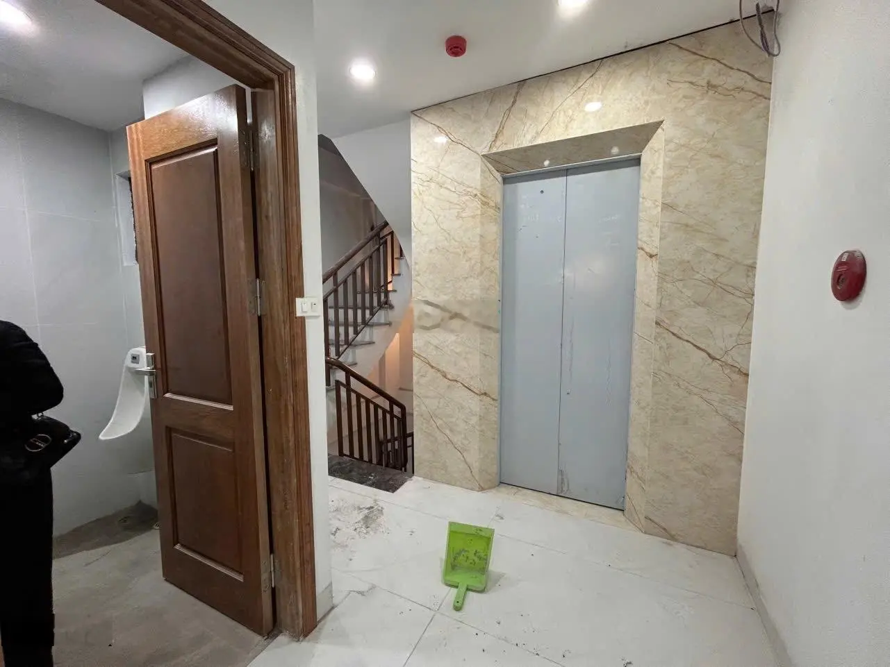 Toà nhà văn phòng 9tầng+1 hầm-thang máy phố chính trung tâm thanh xuân-dòng tiền 100tr/th-70m*36tỷ