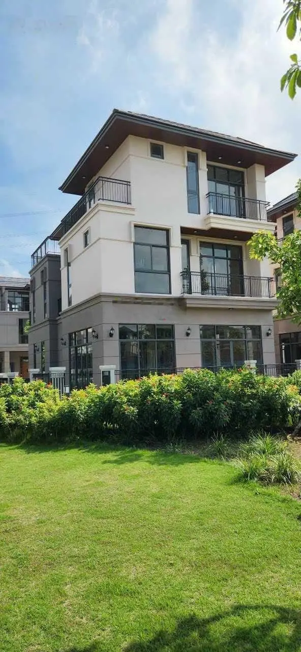 Cần tiền bán gấp BT song lập view công viên Zeitgeist City Nguyễn Hữu Thọ - 9.5 x17 m2 - 17.8 tỷ TL