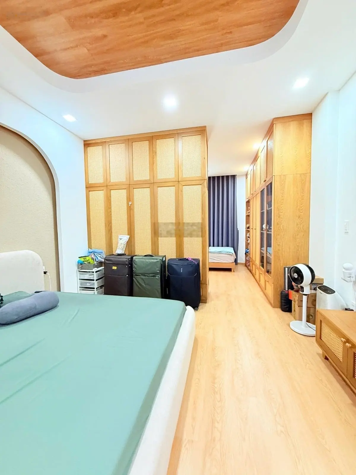 Siêu phẩm quận 10 - hẻm xe hơi - lô góc không quy hoạch - nhà siêu đẹp- full nội thất cao cấp.