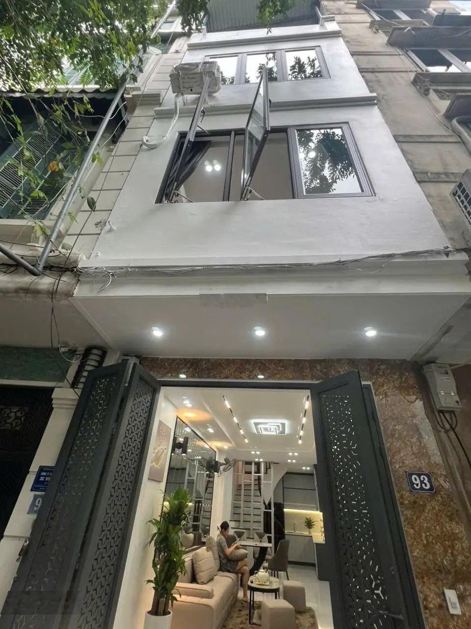 Bán nhà trung tâm Đống Đa - gần phố - trước nhà sân rộng đánh bóng