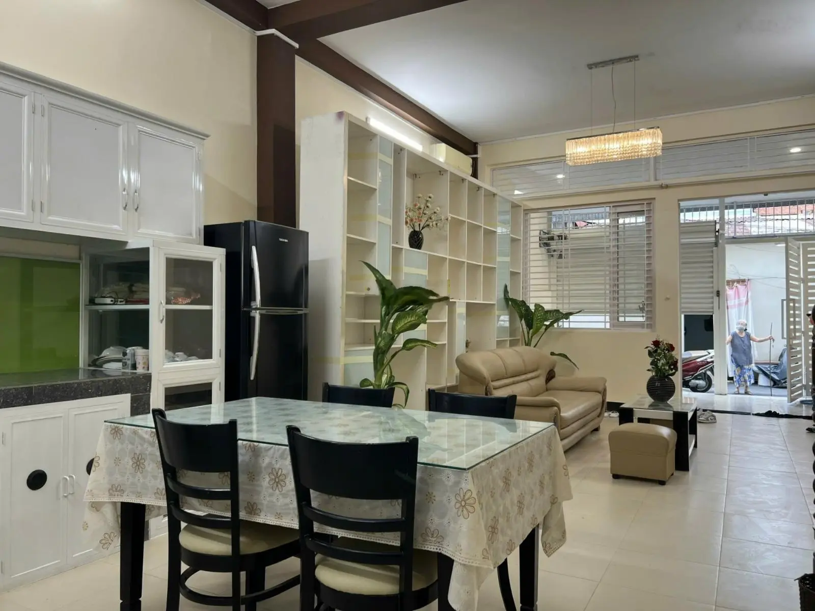 Bán nhà đẹp ,rẻ Thảo Điền, Q2, DT: 180 m2 (4x15m) giá 10,2 tỷ TL.