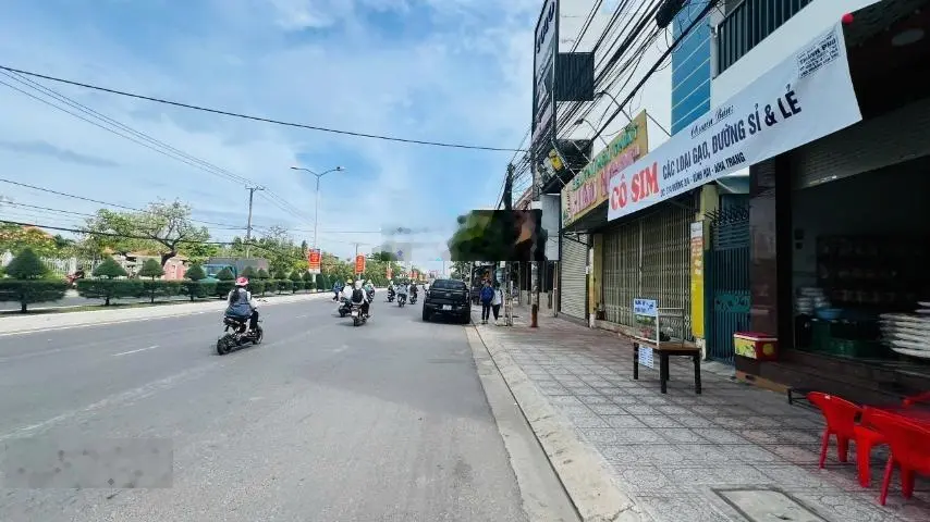 Nhà 2 tầng mặt tiền đường 2/4 - P. Vĩnh Hải - gần chợ, trường học - thích hợp kinh doanh - buôn bán