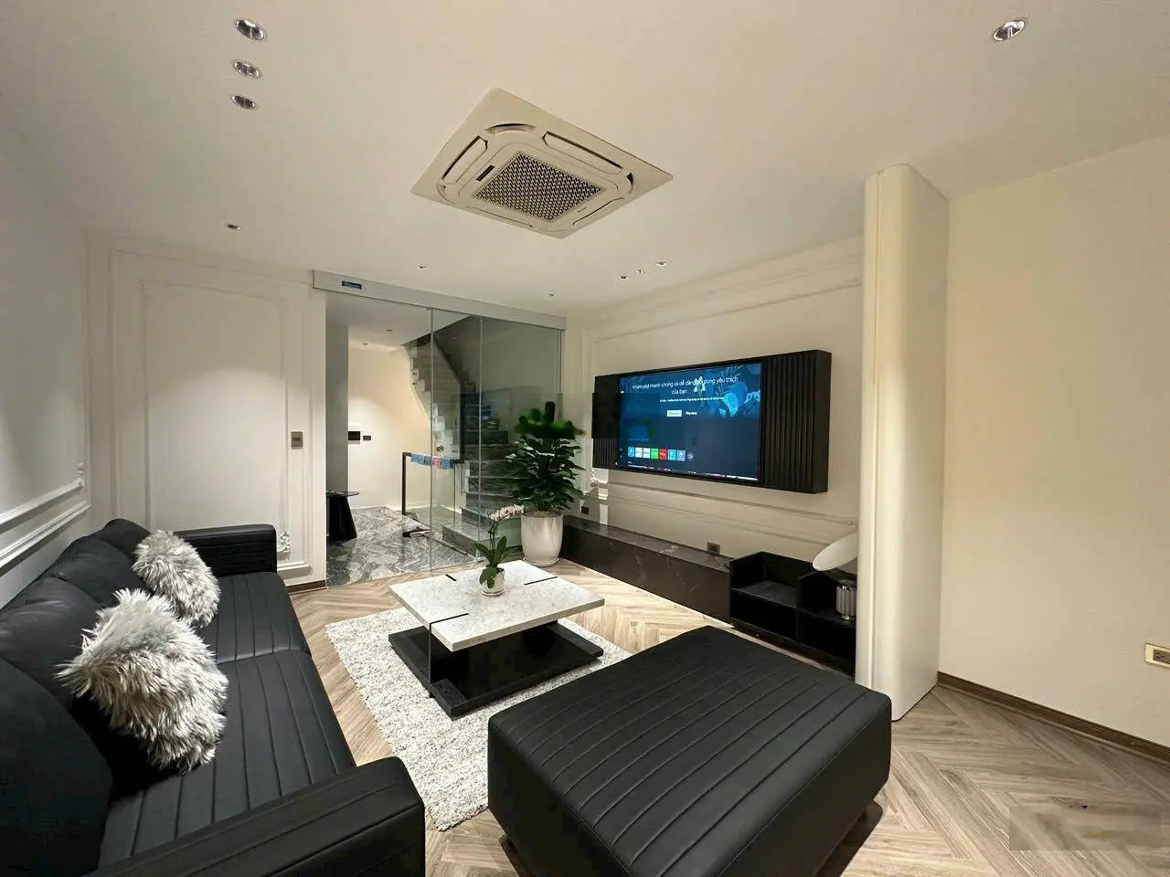 Bán căn nhà Phố Trạm - diện tích xây dựng 40m2 x6 tầng, thằng máy, Ô tô 7 chỗ vào nhà thêm 5 con SH