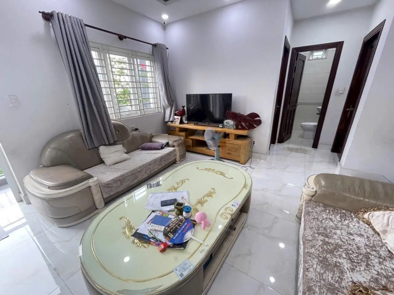 Chủ đi xuất cảnh cần bán gấp biệt thự mặt tiền đường 835 P. Phú Hữu, Tp. Thủ Đức 9.5mx20m, 13 tỷ