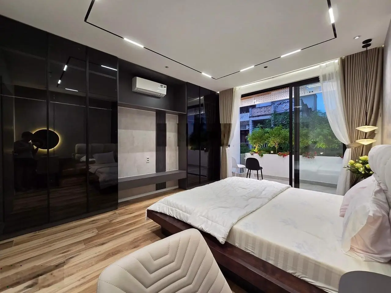 Bán nhà 3 tầng đẹp nội thất xịn - biển Nguyễn Tất Thành Đà Nẵng