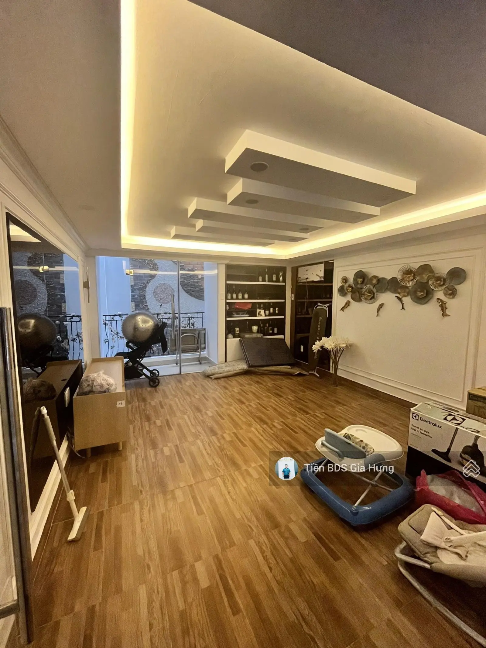 Nhà đẹp full nội thất mặt tiền đường số Tân Quy DT 4x20m giá 15 tỷ 500 trệt lửng 3 lầu 5 PN