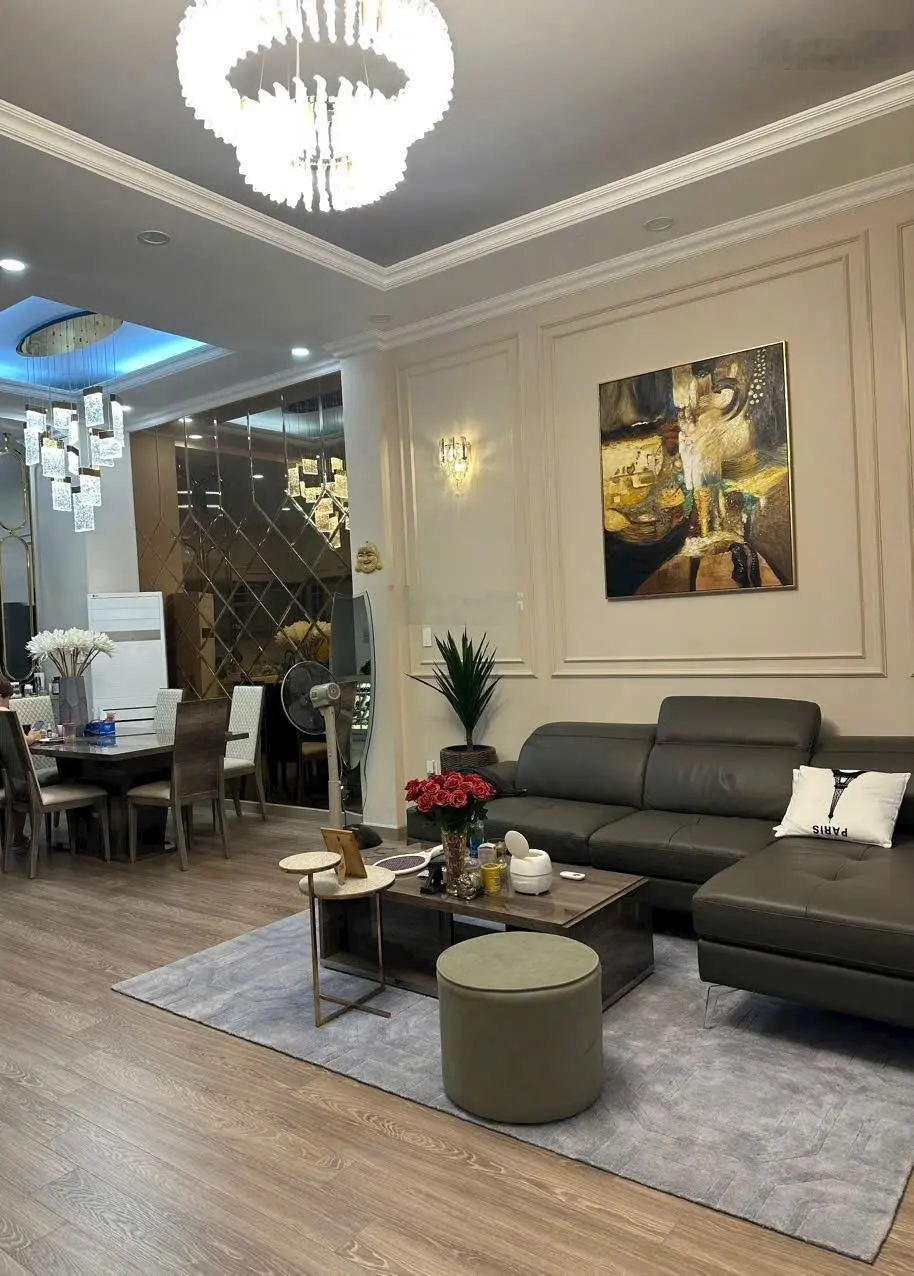Cần bán biệt thự, Đ. Thành Thái, P14, Q10, DT: (6x16) m, 1 hầm 4 tầng, sân thượng. Giá: 35 tỷ TL