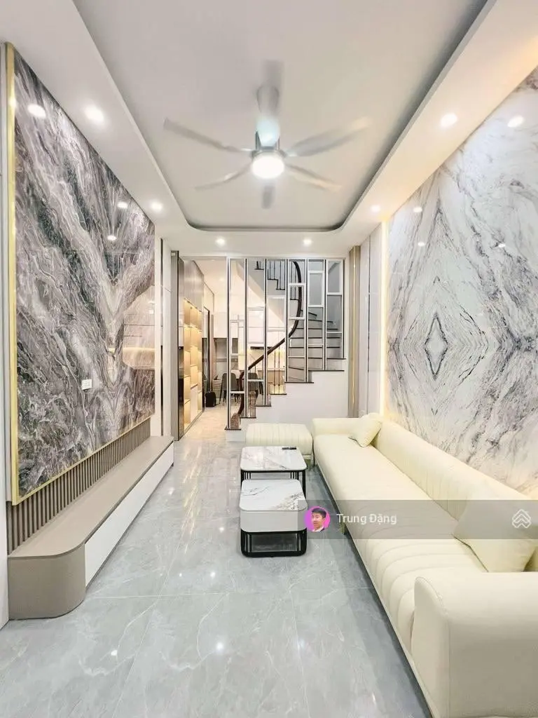 Nhà đẹp Hoàng Mai - 20m ra ô tô - 45m2 chỉ hơn 7 tỷ - nội thất mới kính coong