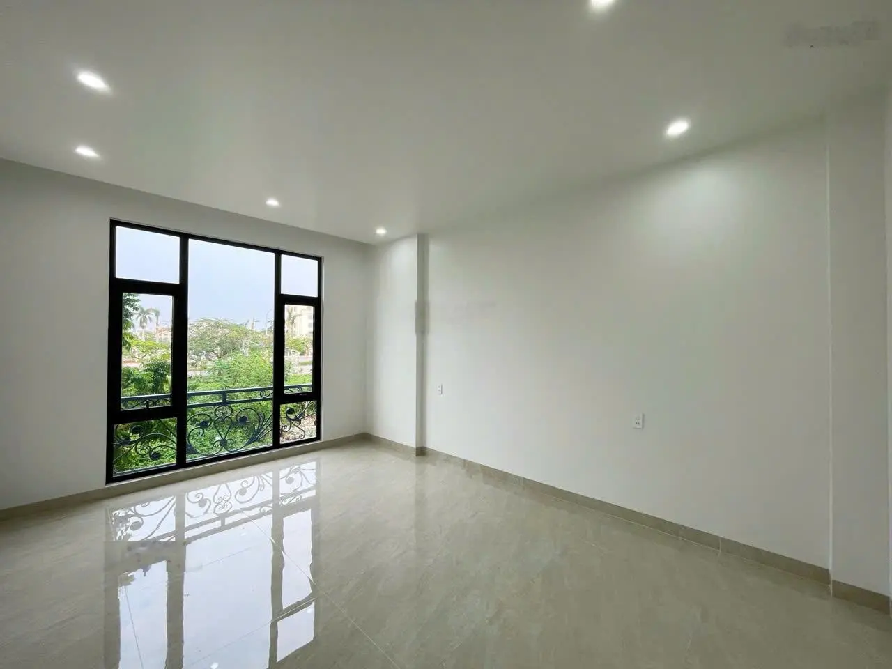 Bán Nhà 4 tầng thang máy tuyến 2 Lê Hồng Phong
