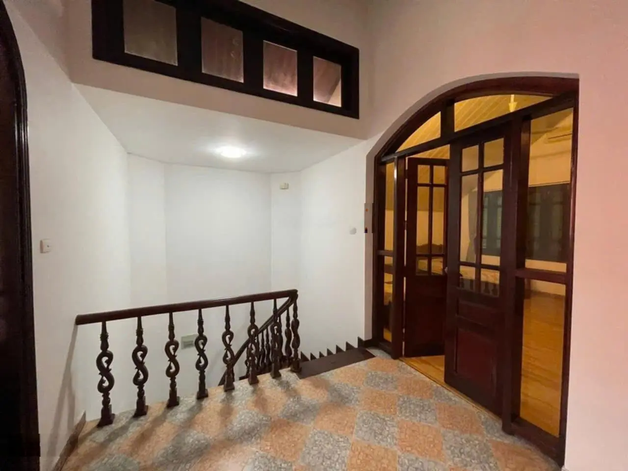 Biệt thự sân vườn. Gara ô tô, bể bơi kiểu Pháp phố Tô Ngọc Vân. DT: 160m2 4T. MT: 15m. Giá: 52tỷ