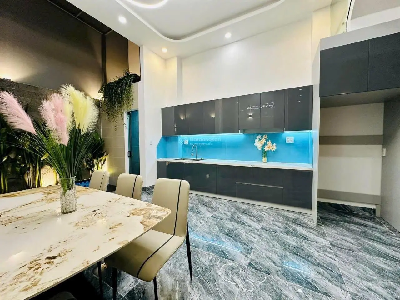 Nhà ngộp ngay bùi văn thêm p9 phú nhuận dt 45,6m giá 3 tỷ 980 hẻm 6m oto quay đầu thoải mái