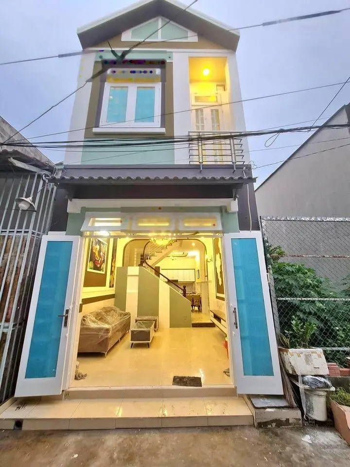 Chính chủ bán gấp nhà mới xây 1 lầu 2PN, SHR, DT 40M2, giá 2,3 tỷ, HXH, đường Mã Lò - Bình Tân