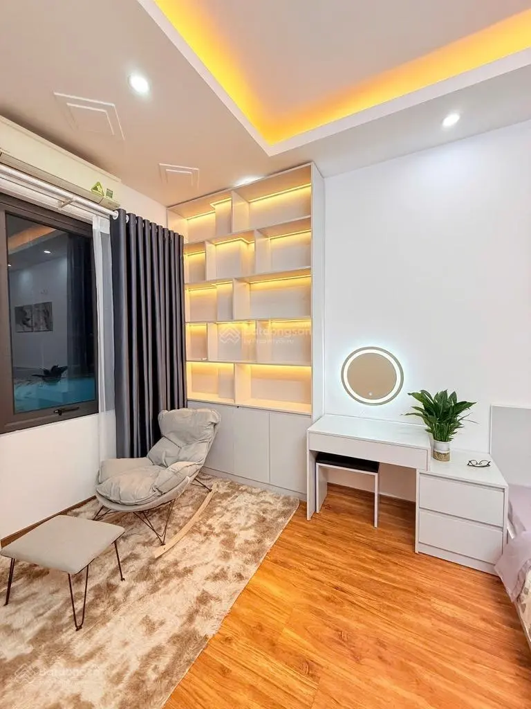 Nhà Lĩnh Nam, tầm tiền hiếm, 34m2 5 tầng, nhà mới, giá 5.4 tỷ
