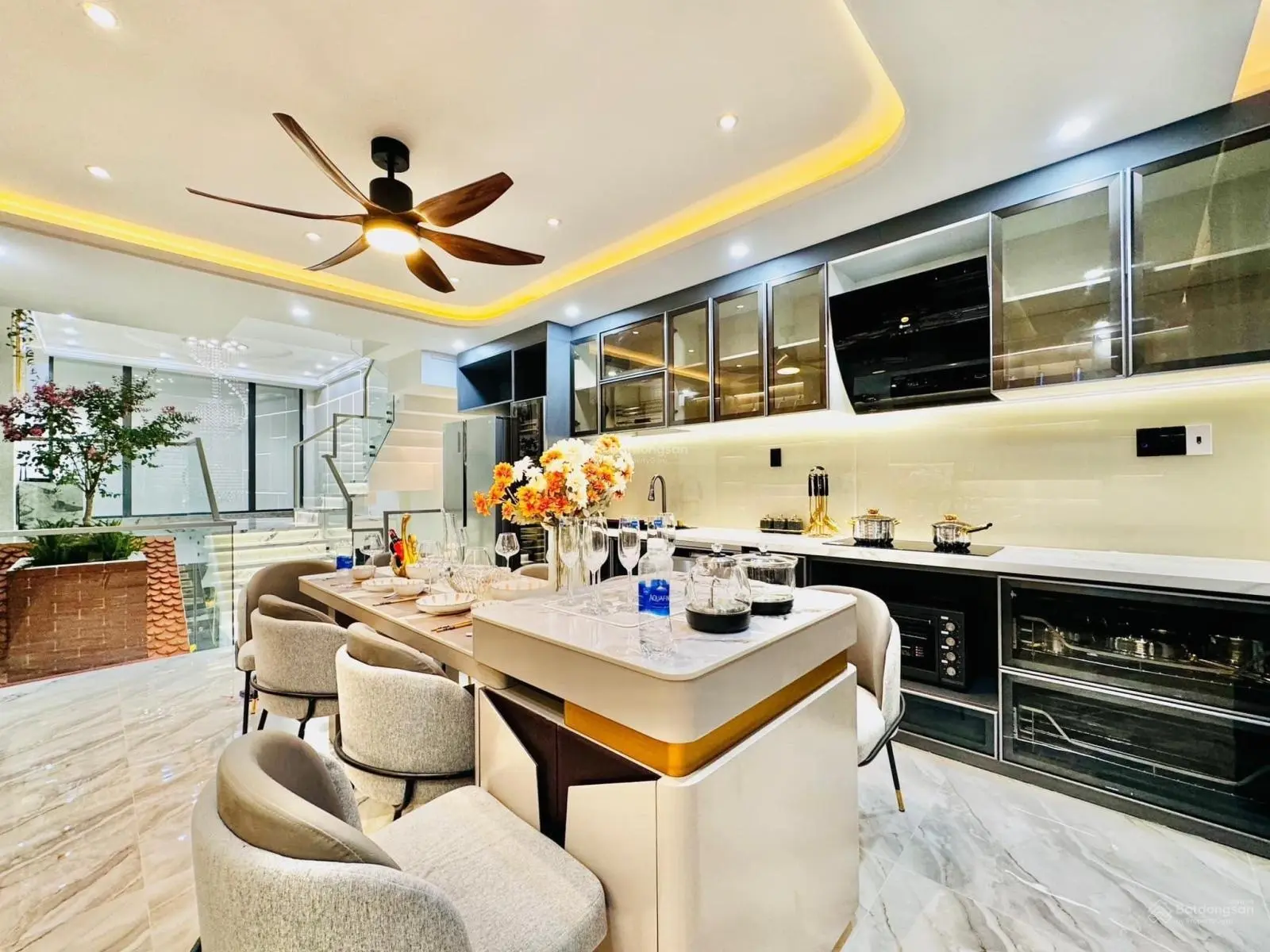Bán nhanh nhà Thích Quảng Đức, P5, Phú Nhuận, 81,6m2,3 tỷ200tr,đang cho thuê 22tr/th, sổ hồng riêng
