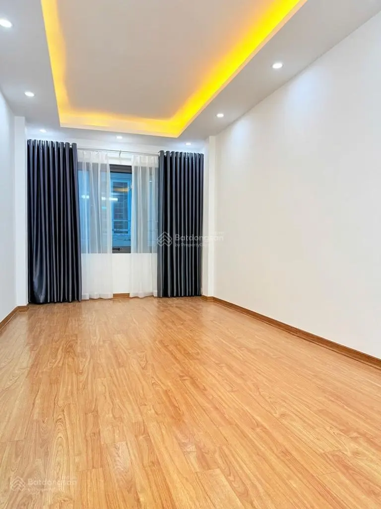 Nhà Lĩnh Nam, tầm tiền hiếm, 34m2 5 tầng, nhà mới, giá 5.4 tỷ