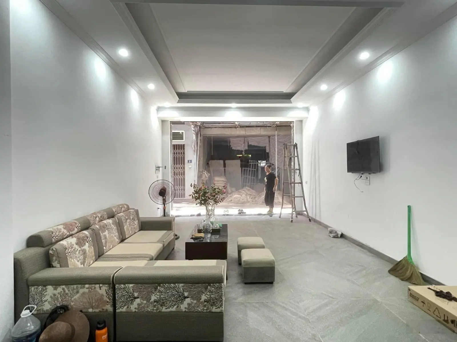 Vip! Nguyễn Khánh Toàn, kinh doanh, ô tô tránh, vỉa hè, 2 thoáng, ô chờ thang máy, 58m2*5T*15.8 tỷ