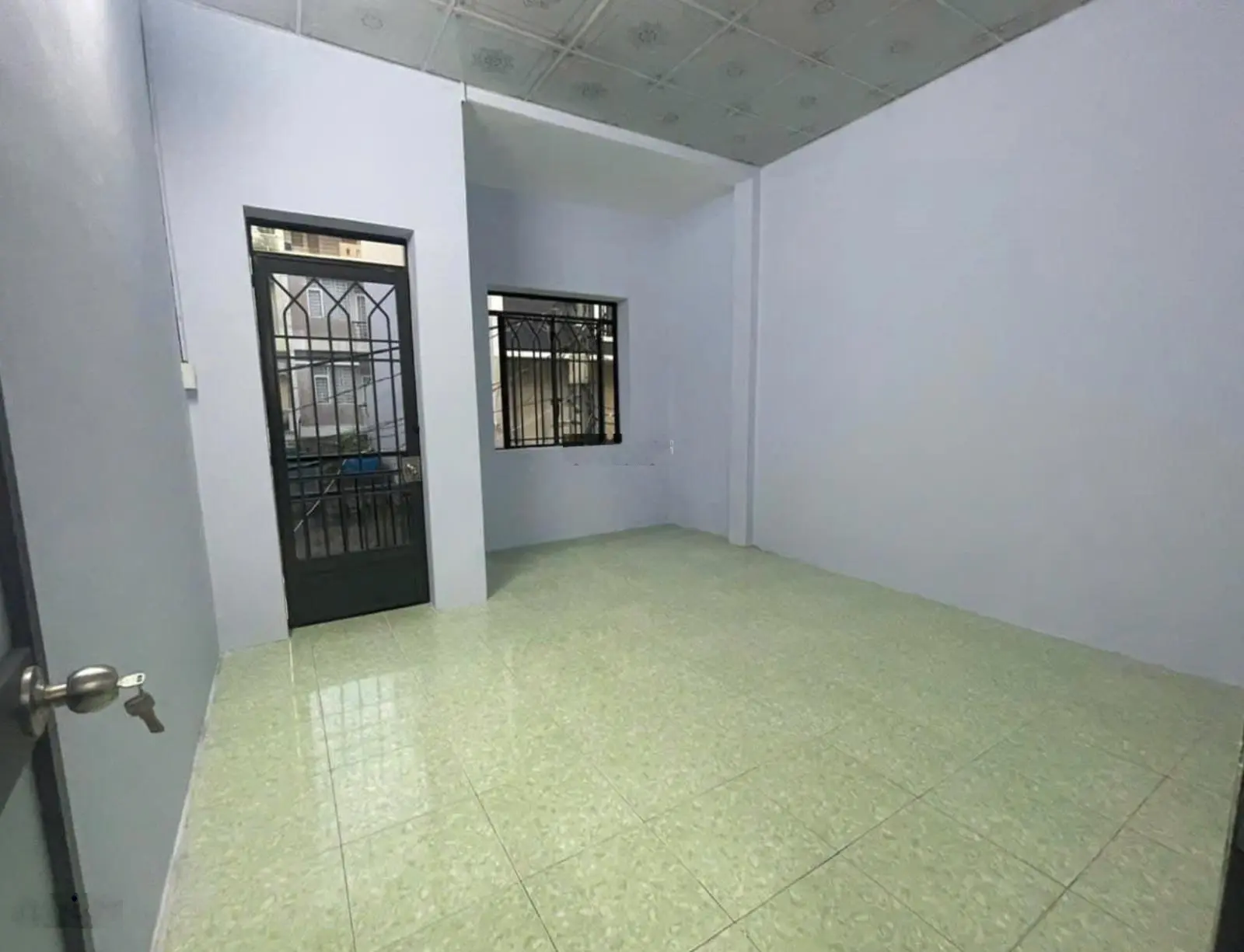 Chính chủ bán rẻ căn nhà 1 trệt 1 lầu 470tr (4x12) có 2 phòng ngủ gần Khu công nghiệp Xuyên Á