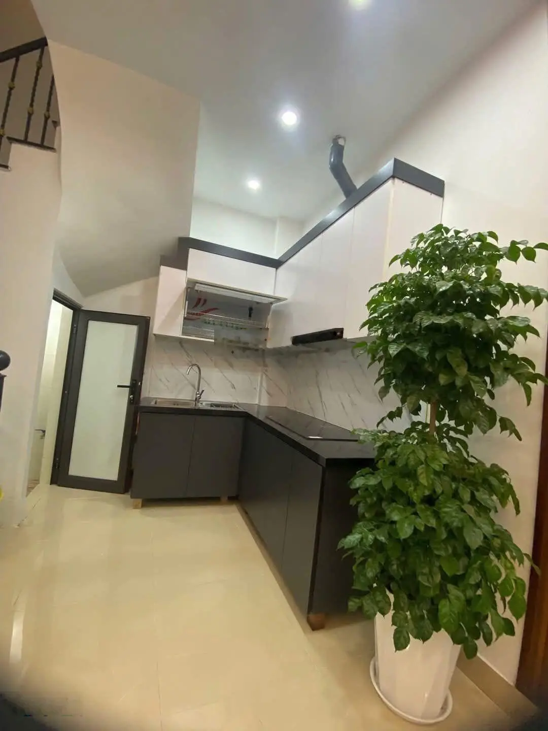 Siêu hiếm! Cầu Giấy, dân xây, ngõ 3 gác, thông tứ tung, 70m ôtô tránh, gần phố, thoáng, 34m2*5T
