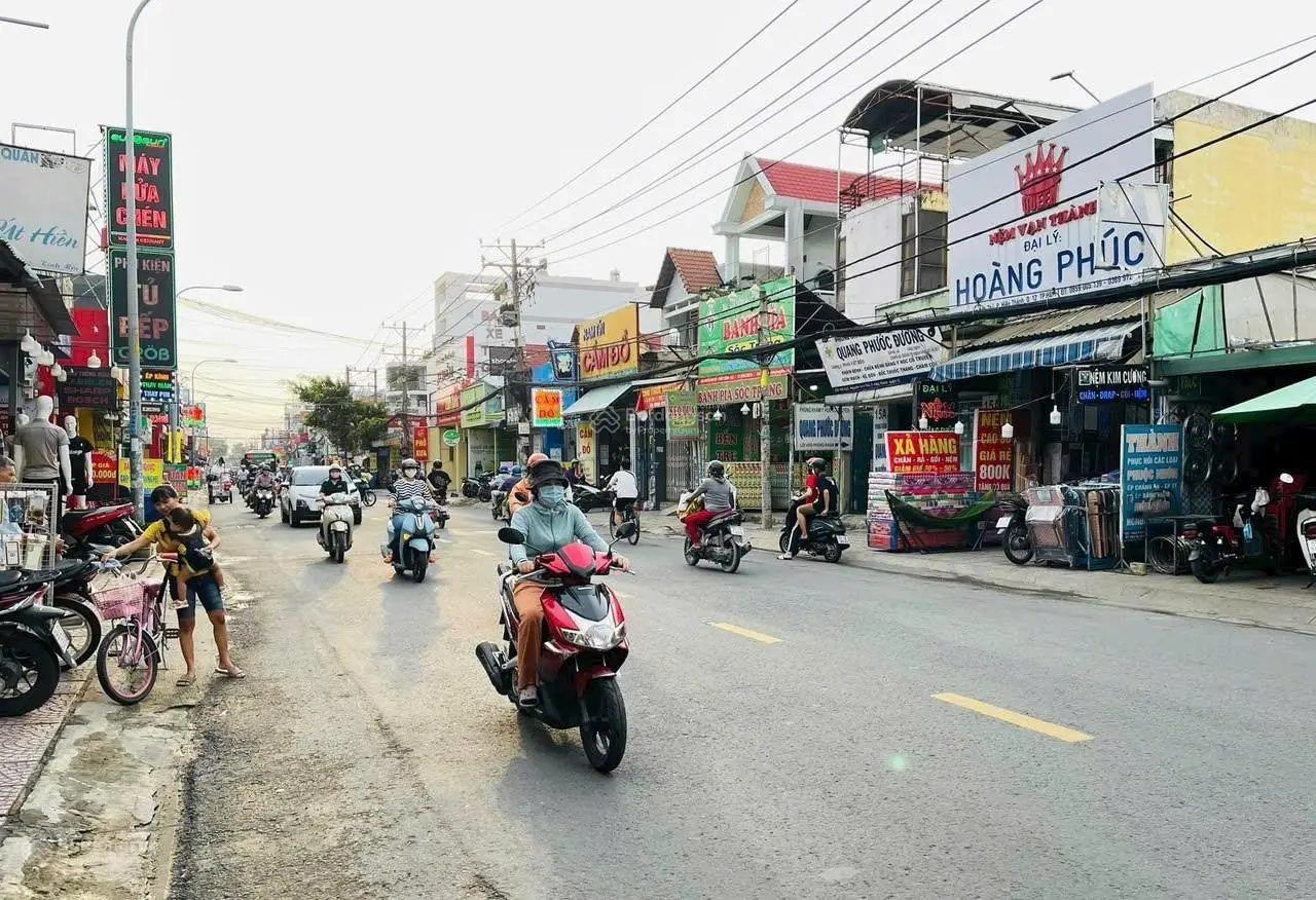 Mặt tiền Đ. Nguyễn Ảnh Thủ kinh doanh sầm uất, bán căn nhà cấp 4, DT: 4,30 x 28 (CN: 106m2)