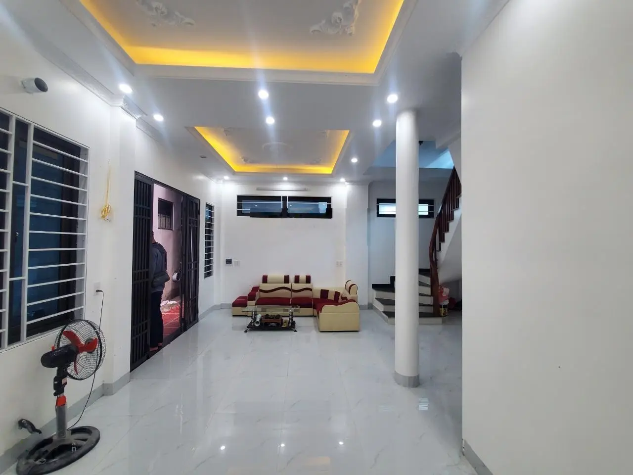 Gấp gấp nhà phố Vũ Ngọc Phan 50m 5 tầng MT4m chỉ 14,9 tỷ lô góc ô tô KD