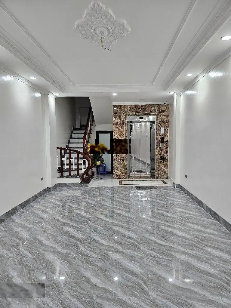 Nhà mới toanh - vị trí đẹp - gara ô tô - thang máy - hiếm