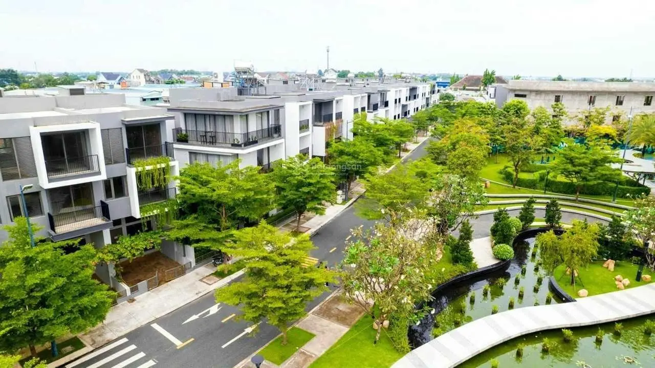 4 CĂN NHÀ PHỐ BIỆT LẬP SÂN VƯỜN ĐÃ CÓ SỔ, giảm hẳn 50% từ 10 tỷ 9 còn 5 tỷ 9 trong tháng 9 này