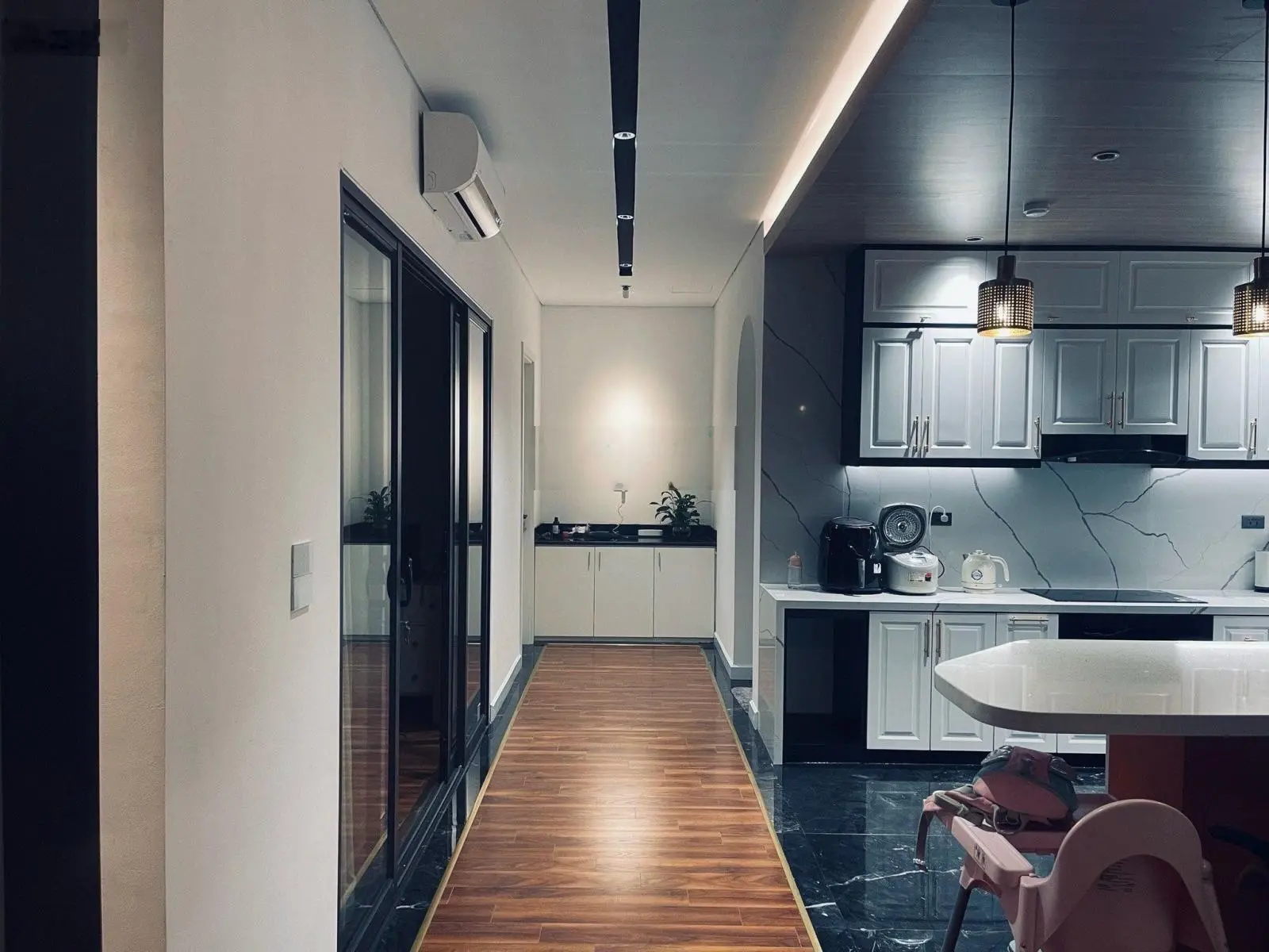 Bán gấp căn hộ Vinhomes Metropolis - Liễu Giai - 80m2 - 2p. Ngủ - view đẹp - 12 tỷ 0394 743 ***