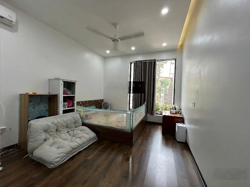 Mặt phố - Đào Xuyên, 180m2 nhà đẹp - 2 tầng, kinh doanh sầm uất - Vỉa hè to - Ô tô tránh - MT 8m