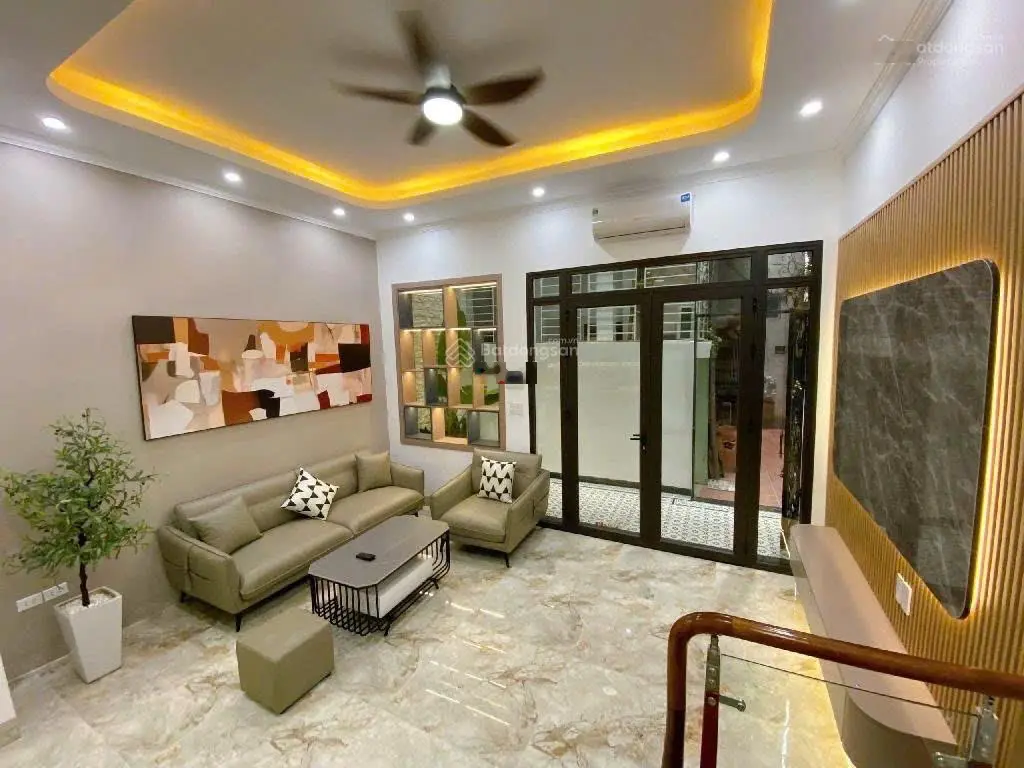 Nhà an dương, mặt tiền rộng, đẹp mê li, không chê vào đâu được. 39m x 5 tầng.