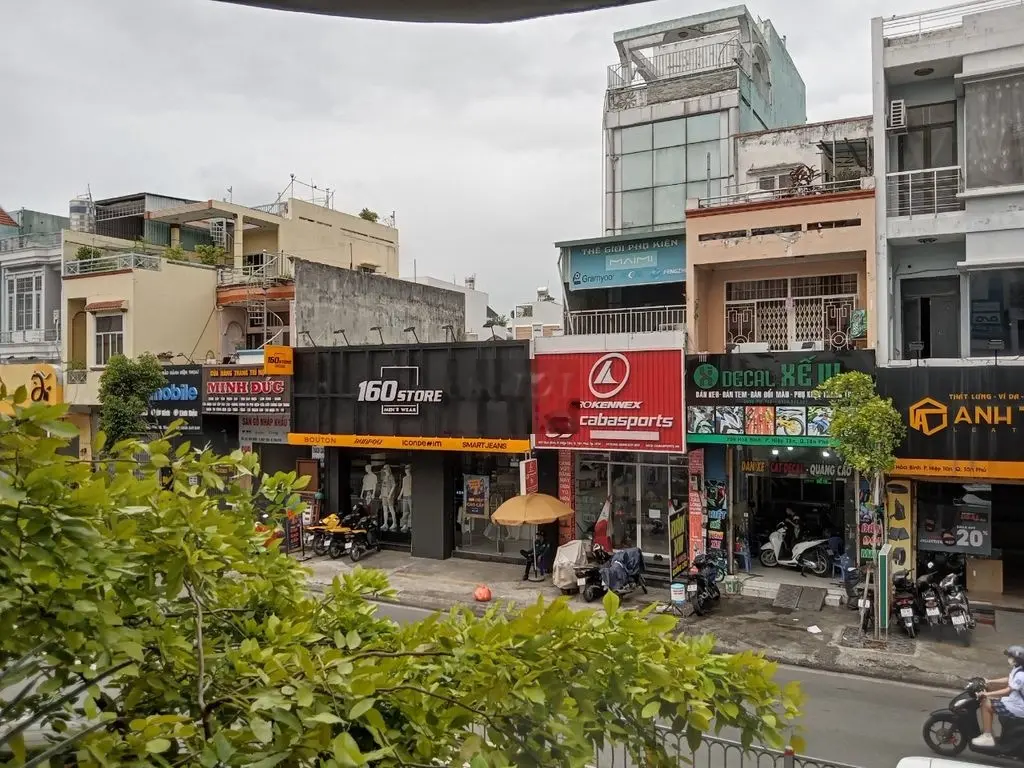 bán gấp nhà MT đường Hòa Bình , Quận Tân Phú giá ***