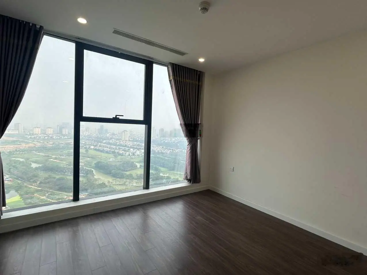 Bán duplex Sunshine City 190m2, 4 PN hướng Đông Nam view sân golf Ciputra rất đẹp. LH 0966 286 ***
