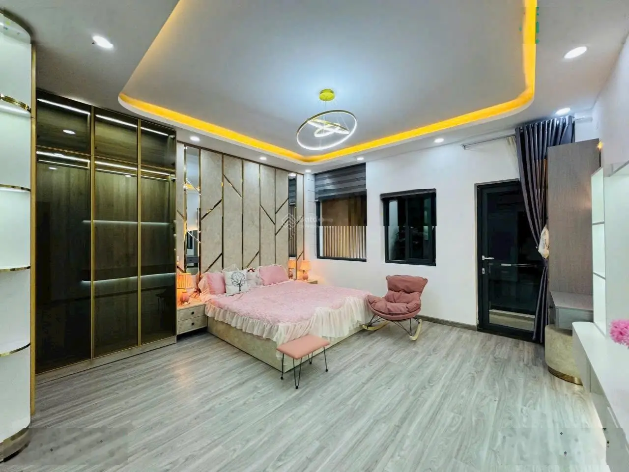 Lô nhì mặt tiền đường phạm hữu lầu - phú mỹ - quận 7 ( 4 tầng )